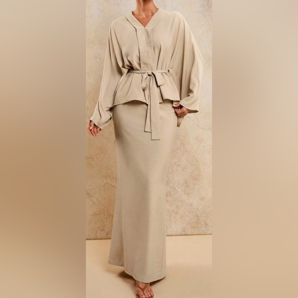 Two piece belted skirt with elegant top